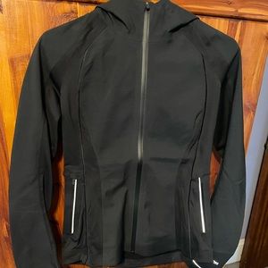 Lululemon cross chill jacket never been worn in a size 4